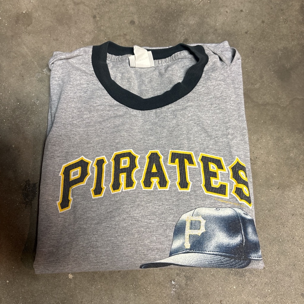 Gray Pirates Graphic T-Shirt